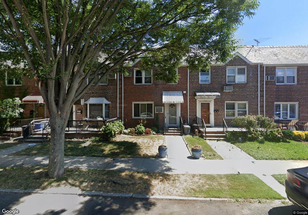7523 169th St, Fresh Meadows, NY 11366 - photo 1
