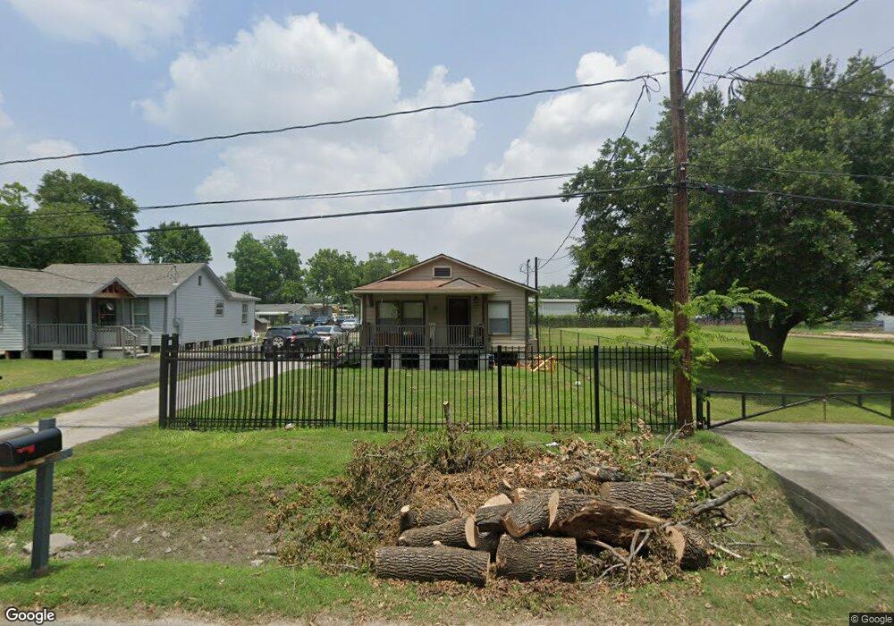 2435 Pinetree Dr, Houston, TX 77093 - photo 1