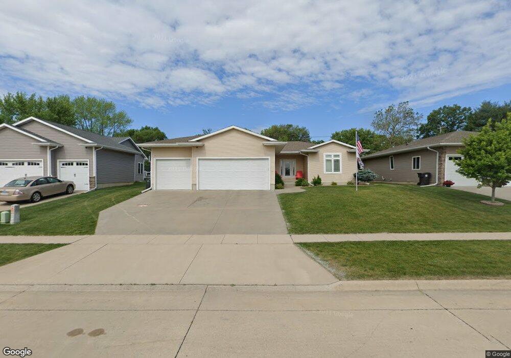 4305 Wedgewood Dr, Cedar Falls, IA 50613 - photo 1