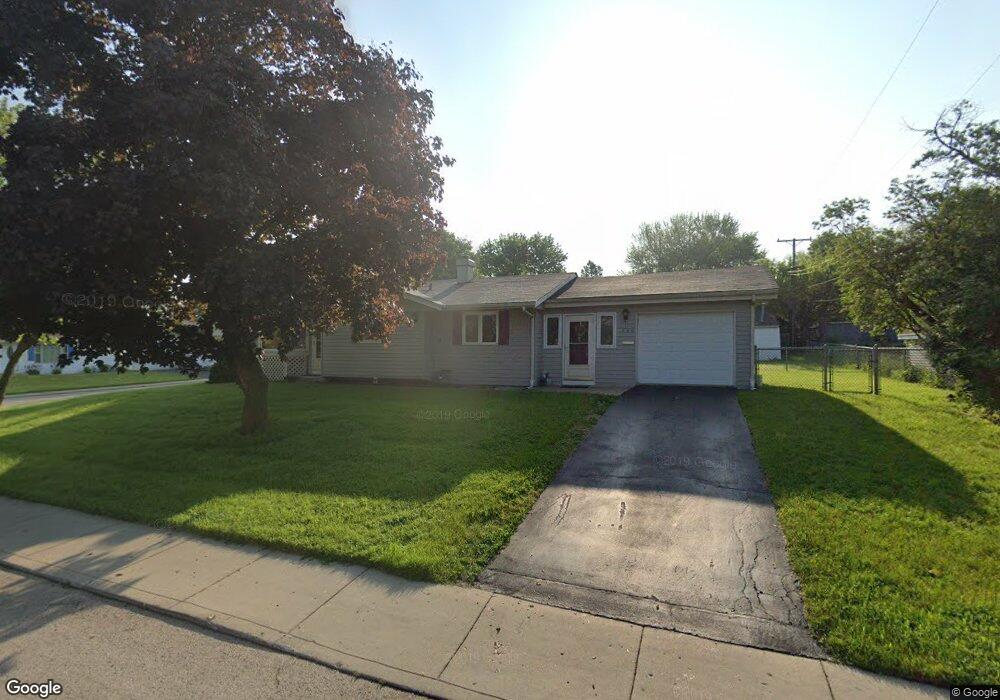 330 Amarillo Dr, Carpentersville, IL 60110 - photo 1