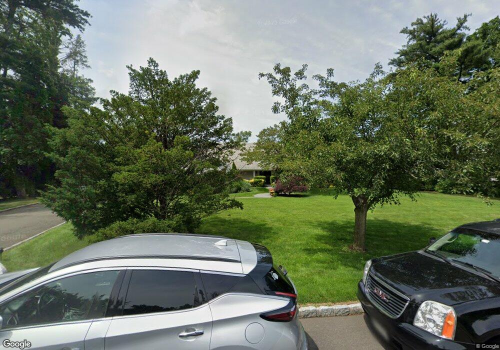 1 Henhawk Rd, Great Neck, NY 11024 - photo 1