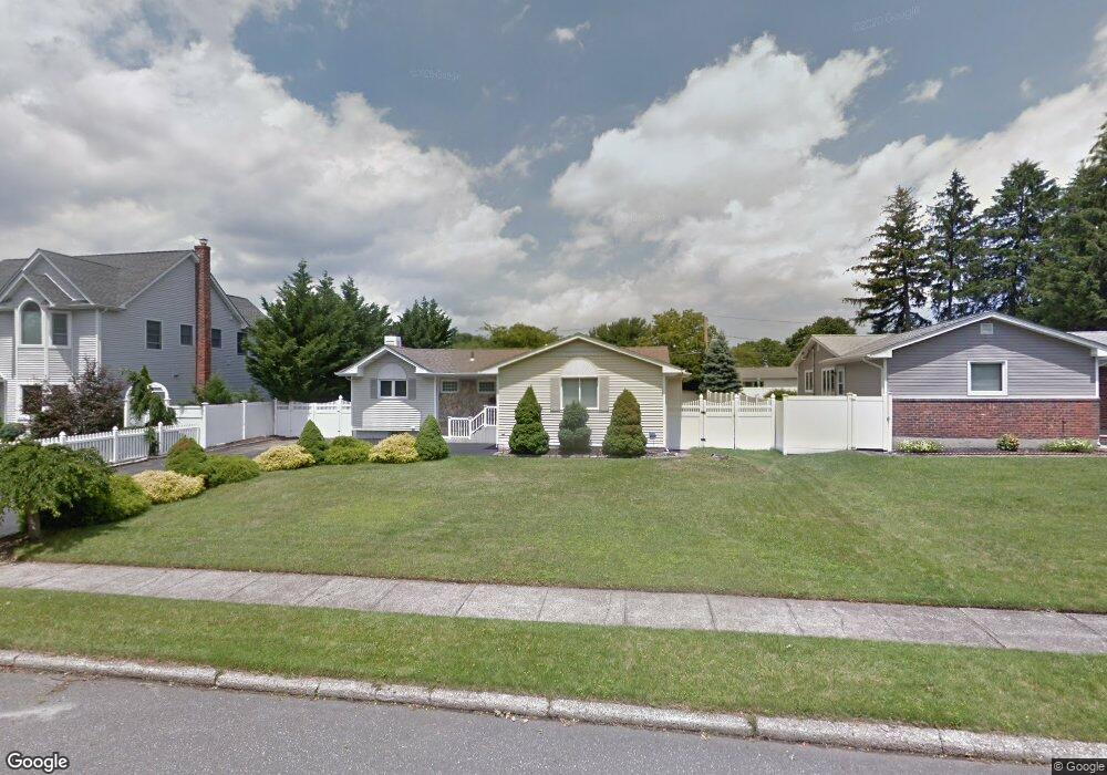 17 Cameo Rd, ComMacK, NY 11725 - photo 1