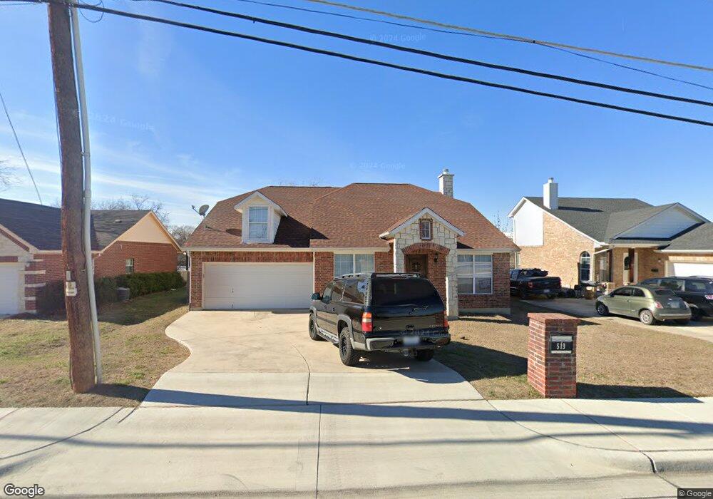 519 NE 5th St, Grand Prairie, TX 75050 - photo 1
