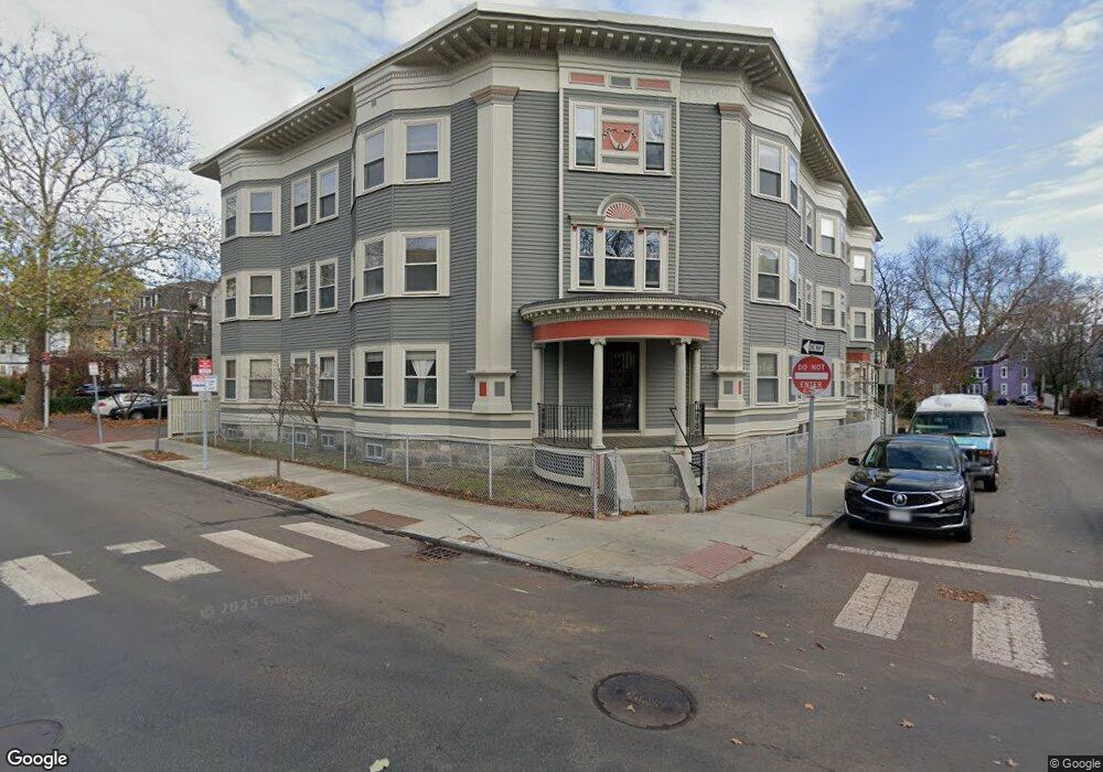 124 Oxford St unit 3, Cambridge, MA 02140 - photo 1