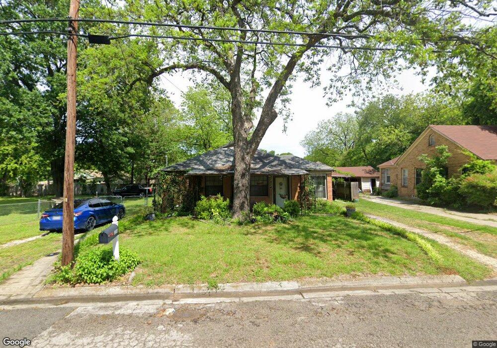 1314 N Weaver St, Gainesville, TX 76240 - photo 1