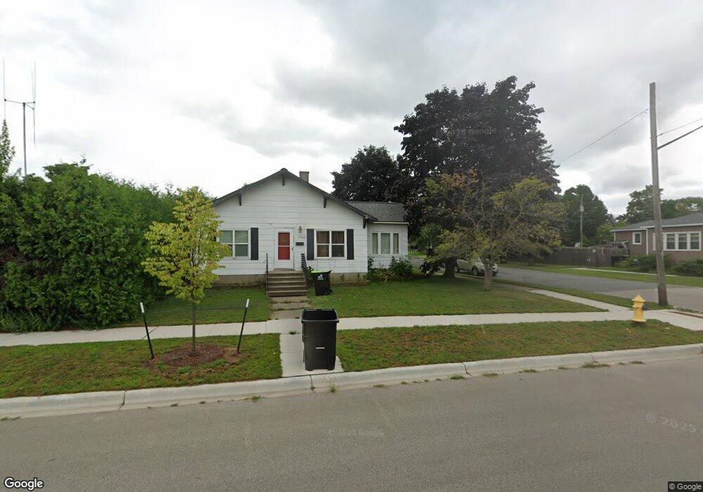 1704 17th Ave, Menominee, MI 49858 - photo 1