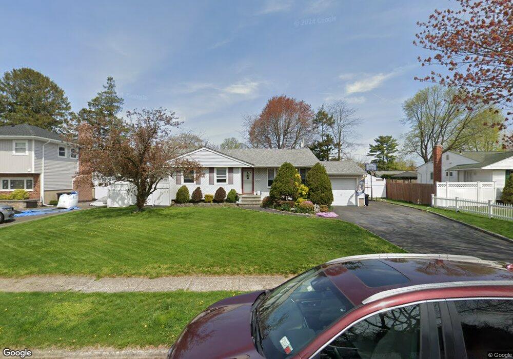 25 Cameo Rd, ComMacK, NY 11725 - photo 1