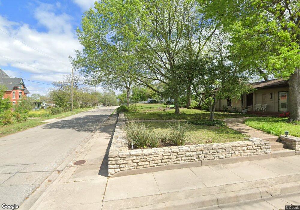 613 S Brazos St, Weatherford, TX 76086 - photo 1