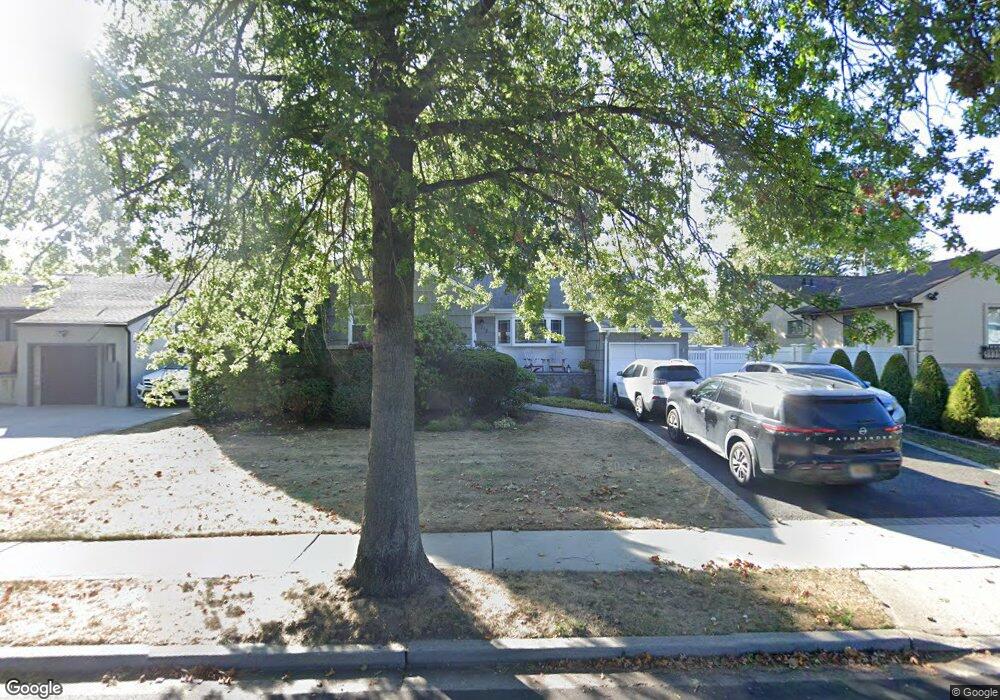 218 Hungry Harbor Rd, Valley Stream, NY 11581 - photo 1