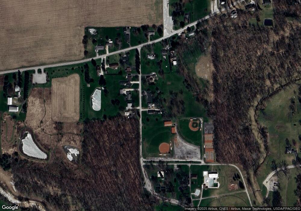 320 Aumiller Dr, Bucyrus, OH 44820 - photo 1