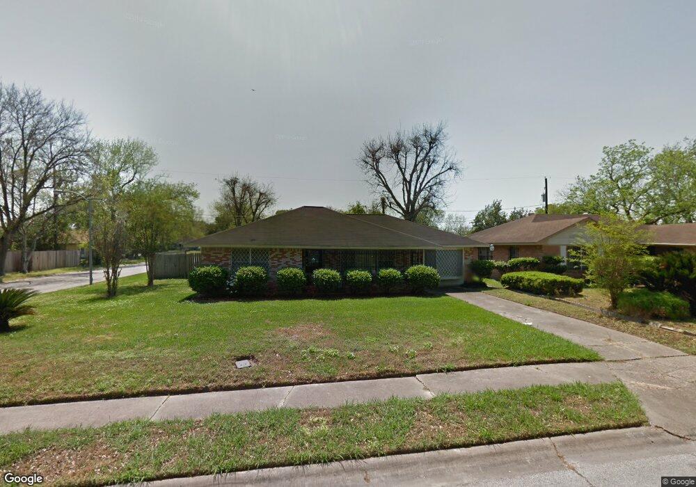 438 E Delz Dr, Houston, TX 77022 - photo 1