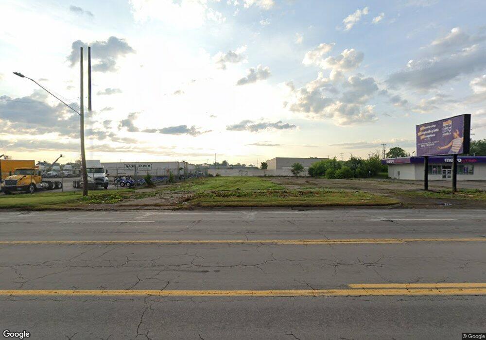 2057 S Dort Hwy, Flint, MI 48503 - photo 1