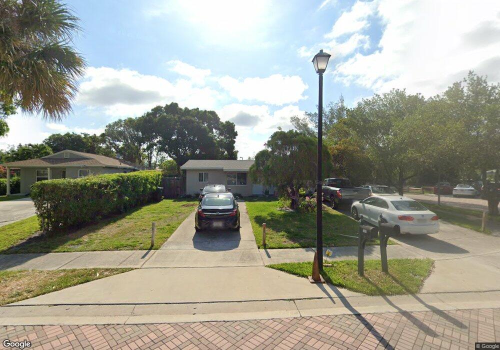 1410 NE 2nd Ct, Boca Raton, FL 33432 - photo 1