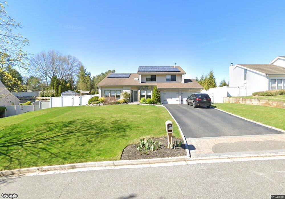 7 Jill Dr, ComMacK, NY 11725 - photo 1