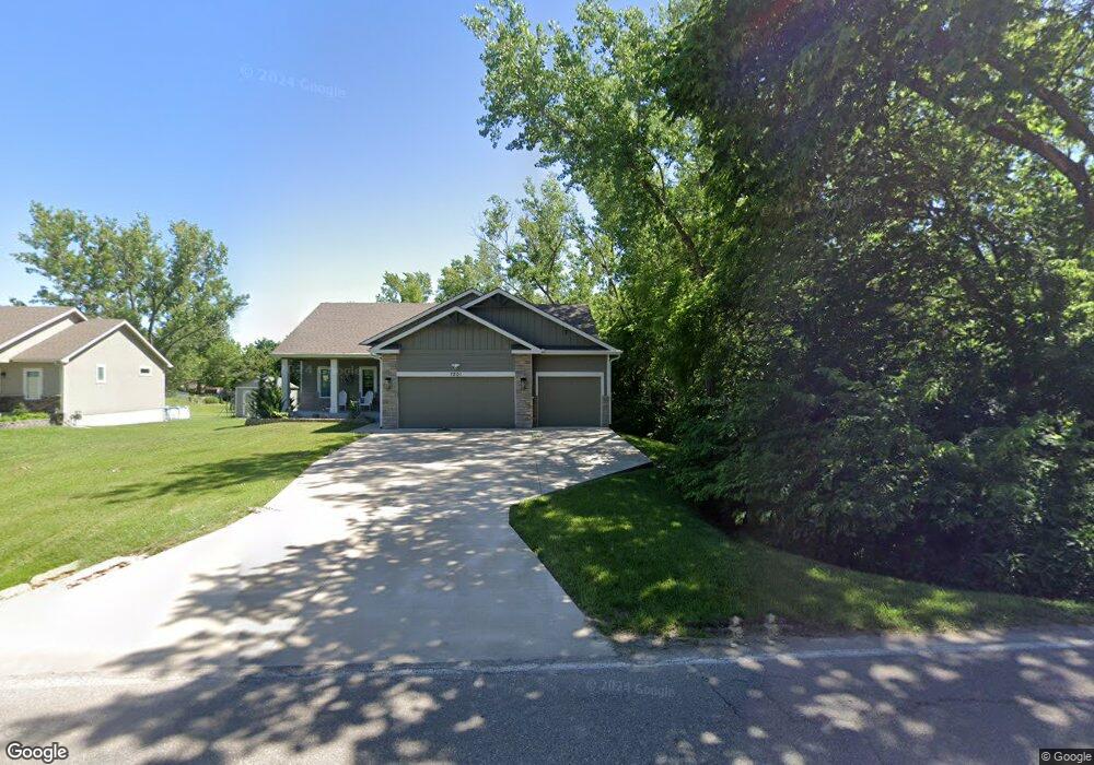 7202 SW 33rd St, Topeka, KS 66614 - photo 1