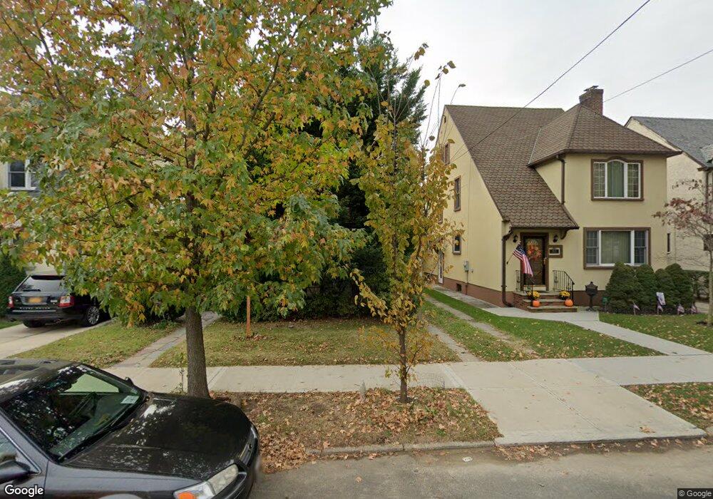 6920 Kessel St, Forest Hills, NY 11375 - photo 1