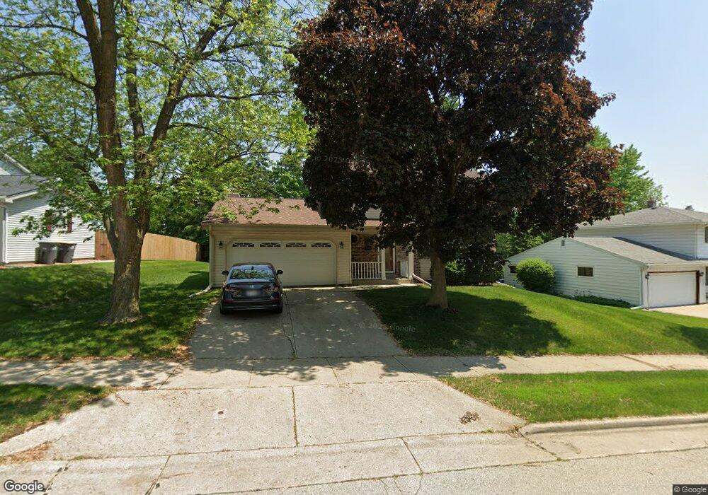 1925 Manhattan Dr, Waukesha, WI 53186 - photo 1