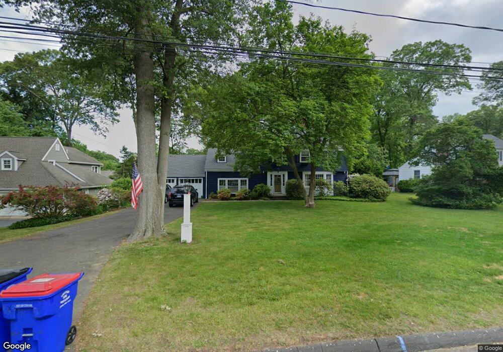 10 Stoneleigh Rd, Fairfield, CT 06825 - photo 1