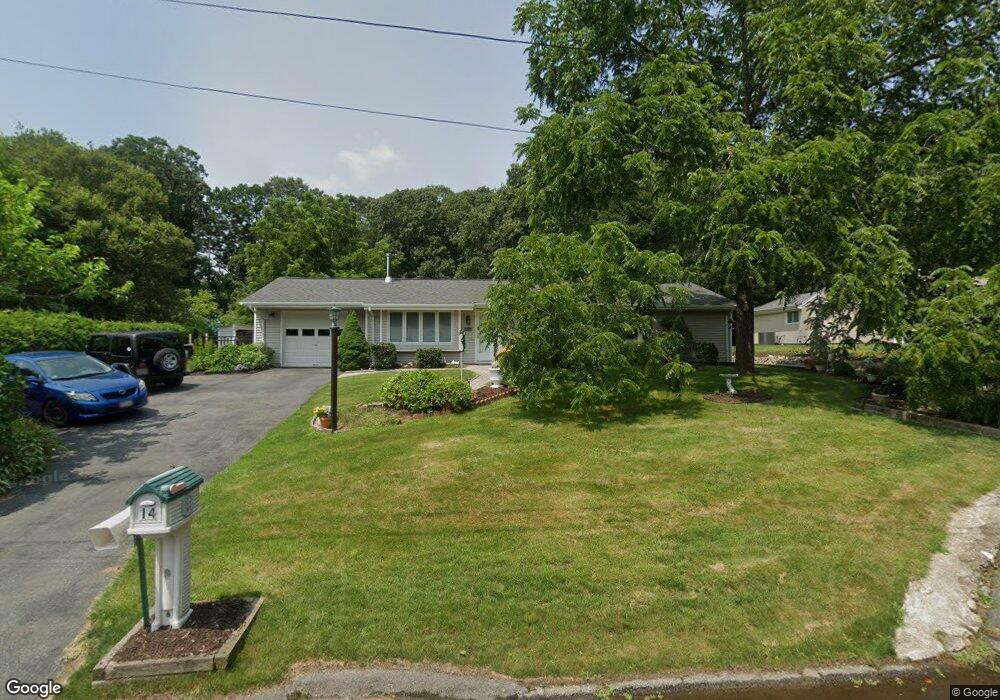 14 Mohawk Dr, South Dartmouth, MA 02748 - photo 1