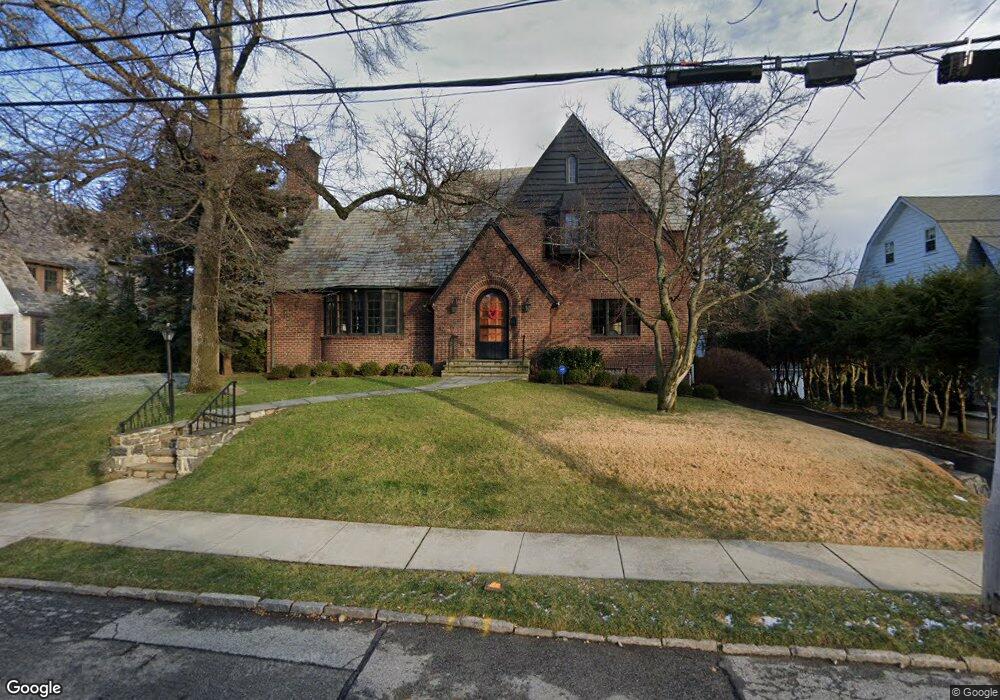 176 Pondfield Rd W, Bronxville, NY 10708 - photo 1