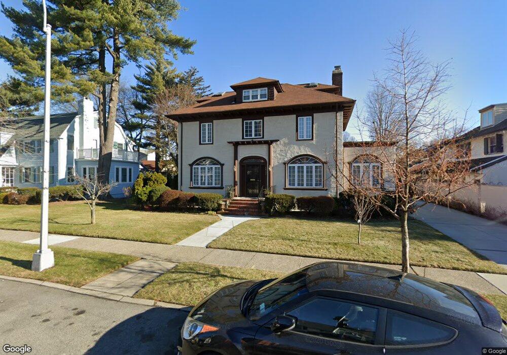 8887 195th St, Hollis, NY 11423 - photo 1