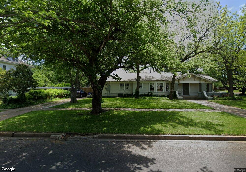 208 N Gaines St, Ennis, TX 75119 - photo 1