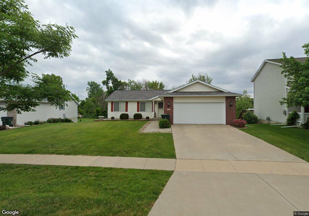 927 Moose Dr NW, Cedar Rapids, IA 52405 - photo 1