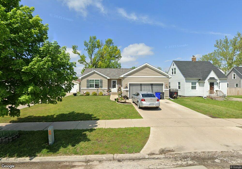 1920 Hamilton St SW, Cedar Rapids, IA 52404 - photo 1
