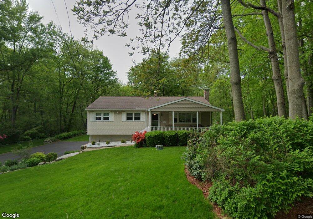 5 Nutmeg Dr, Gales Ferry, CT 06335 - photo 1