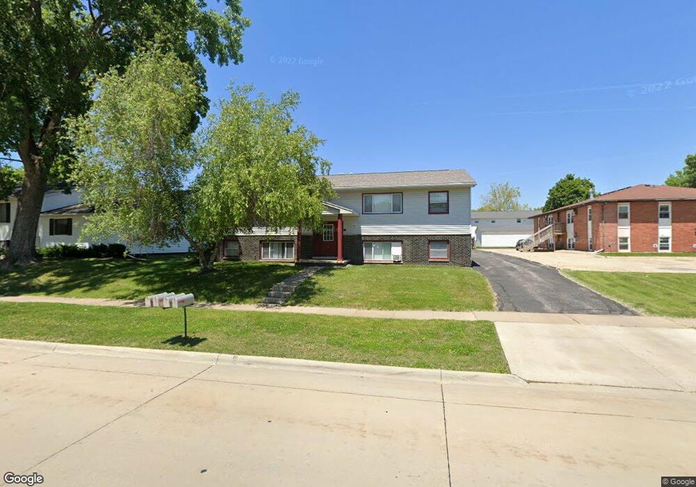 2327 W 4th St, Cedar Falls, IA 50613 - photo 1