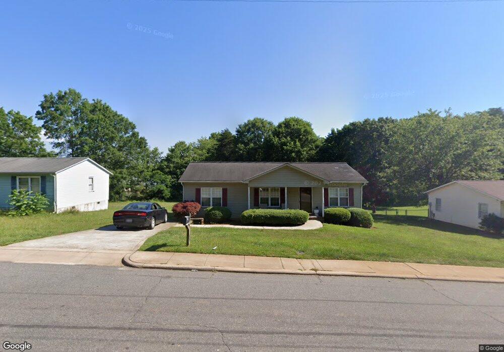 215 W Raleigh Ave, Statesville, NC 28677 - photo 1