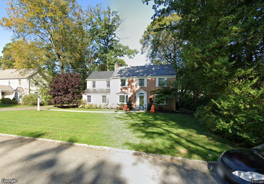 113 Dartmouth Rd, Manhasset, NY 11030 - photo 1