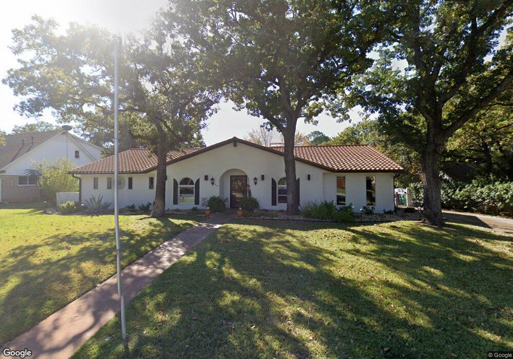 606 Ridgecrest Cir, Denton, TX 76205 - photo 1