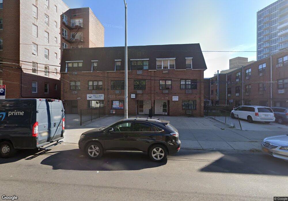 143-20 Sanford Ave unit 2nd, Flushing, NY 11355 - photo 1