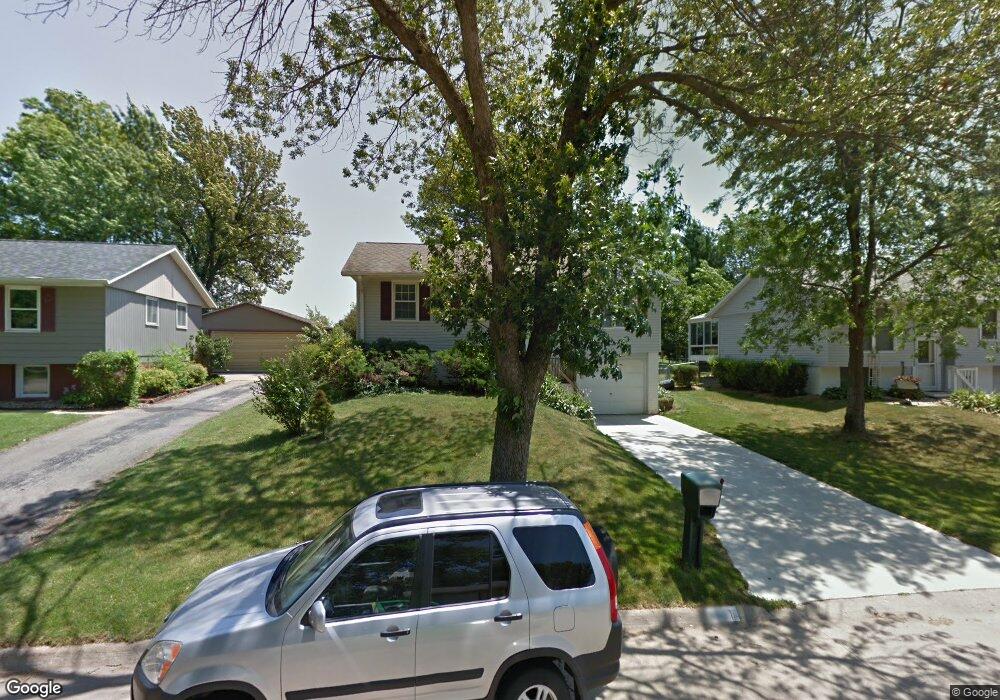 3501 Dunham Dr SW, Cedar Rapids, IA 52404 - photo 1