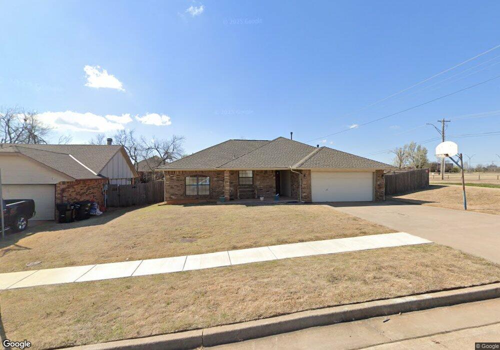 1121 Bronze Medal Rd, Moore, OK 73160 - photo 1