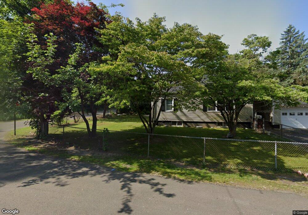 370 Nutmeg Rd unit 13, Bridgeport, CT 06610 - photo 1