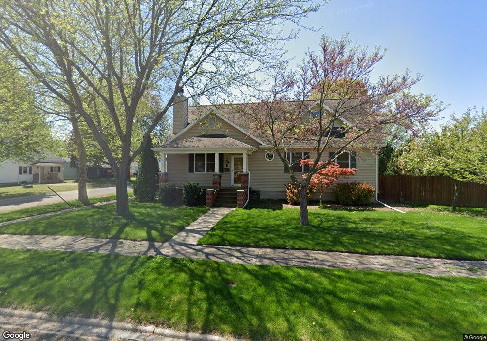 629 Decatur St, Lincoln, IL 62656 - photo 1