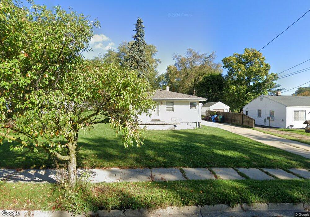 904 Reo Rd, Lansing, MI 48910 - photo 1