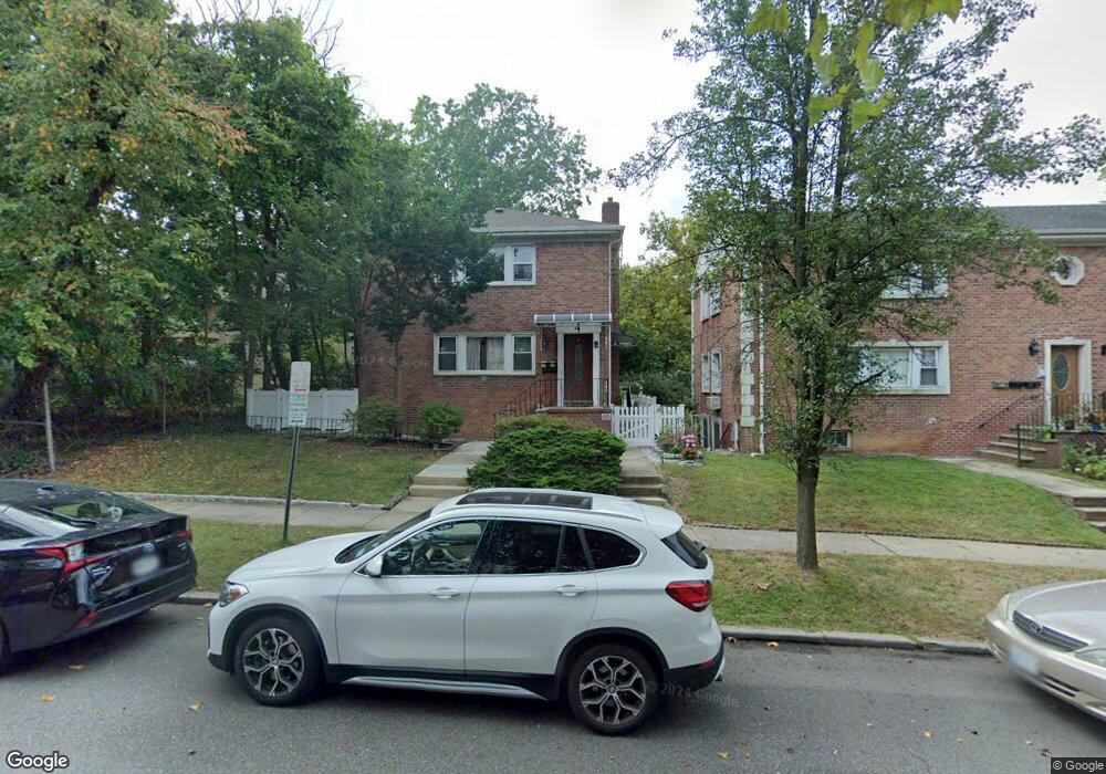 4 Hill Park Ave, Great Neck, NY 11021 - photo 1