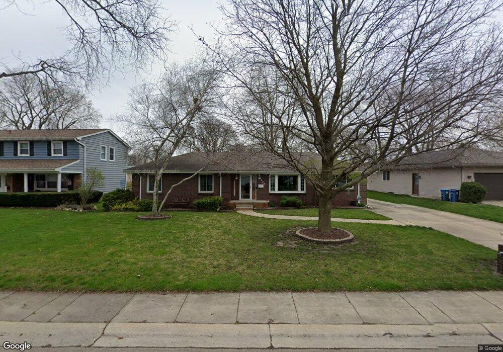 859 N Commonwealth Ave, Aurora, IL 60506 - photo 1