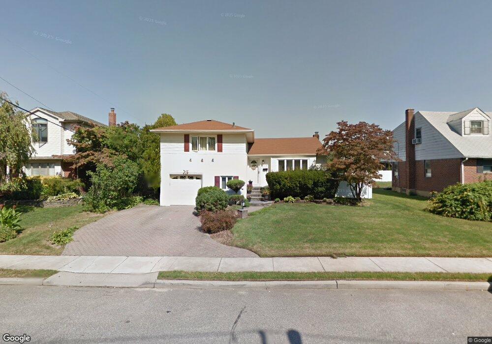 123 Haypath Rd, Plainview, NY 11803 - photo 1