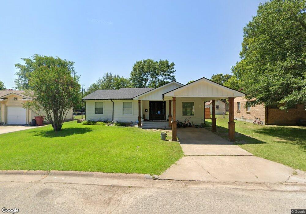 104 E Cunningham St, Bonham, TX 75418 - photo 1
