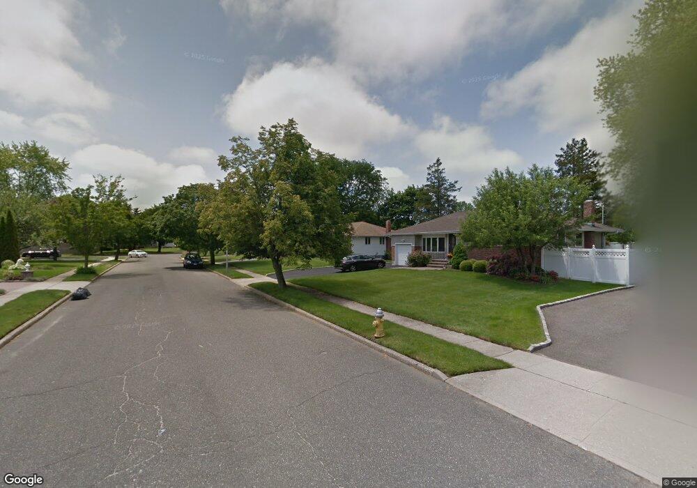 31 Harvest Ln, ComMacK, NY 11725 - photo 1