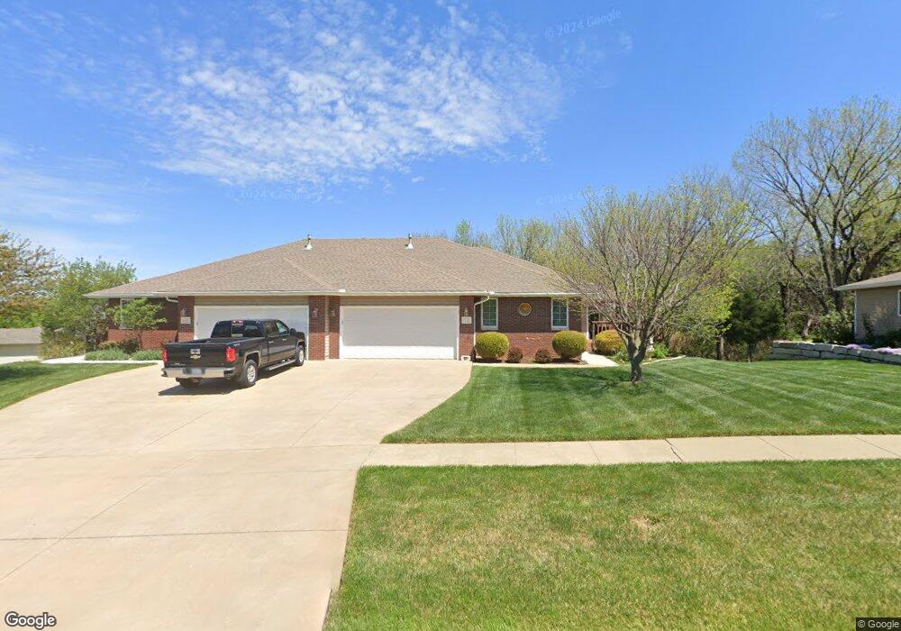 1124 SW Broadview Dr, Topeka, KS 66615 - photo 1