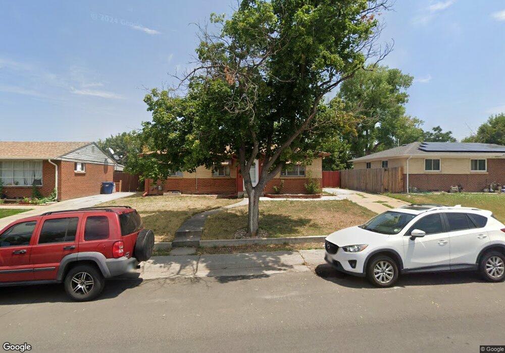 572 Elmira St, Aurora, CO 80010 - photo 1