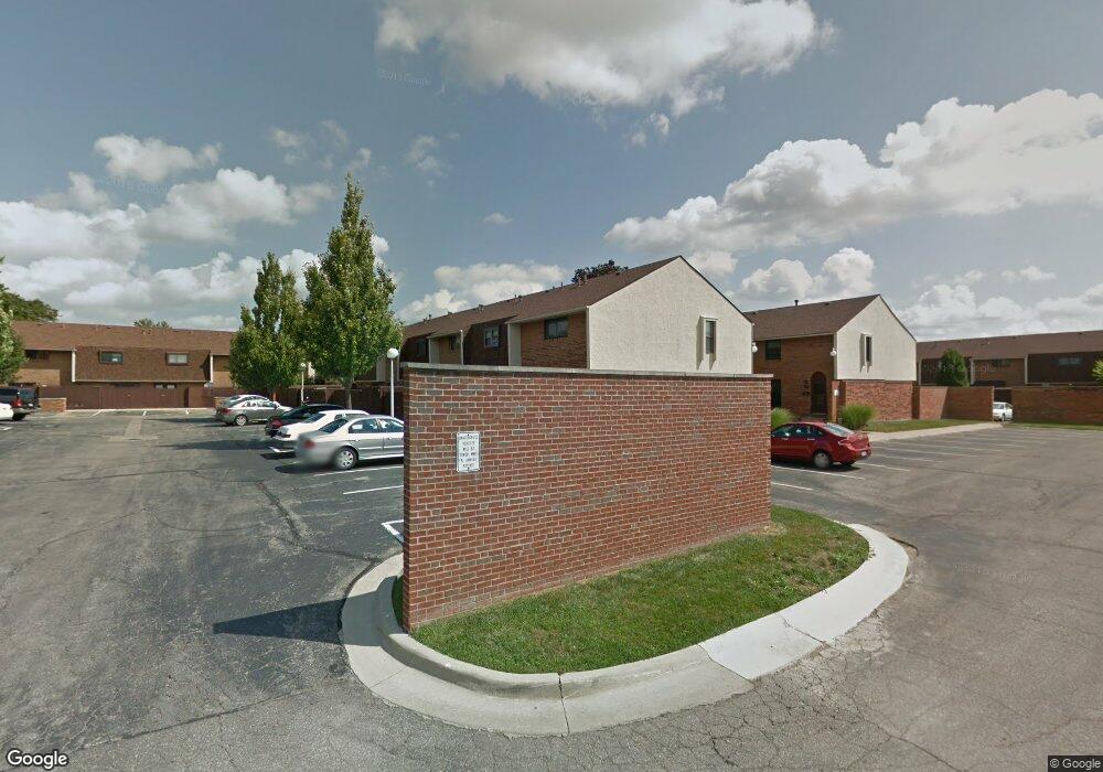 1822 Willoway Cir S, Columbus, OH 43220 - photo 1