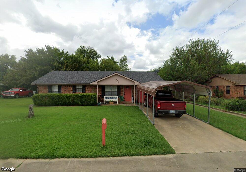 303 Alpine St, Hugo, OK 74743 - photo 1