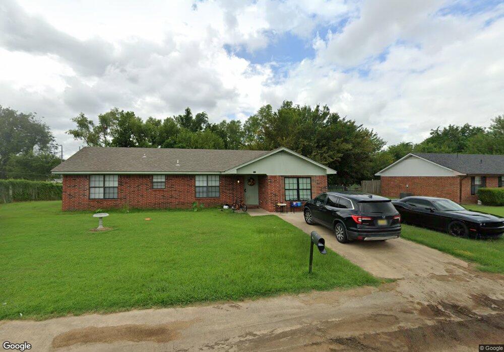 301 Alpine St, Hugo, OK 74743 - photo 1