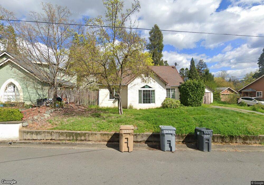 1331 NW Hawthorne Ave, Grants Pass, OR 97526 - photo 1